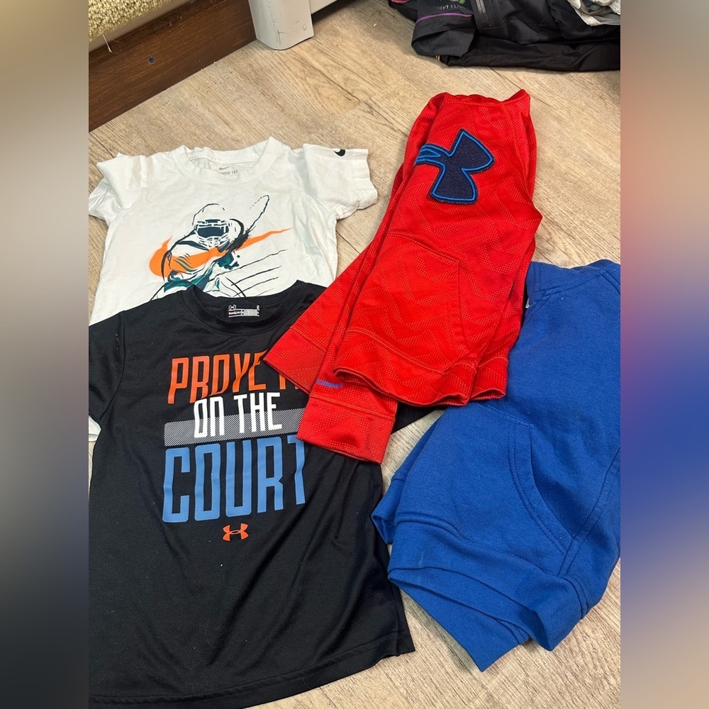 Boys youth 5 YXS Under Armour/Nike hoodies & sweatshirt
